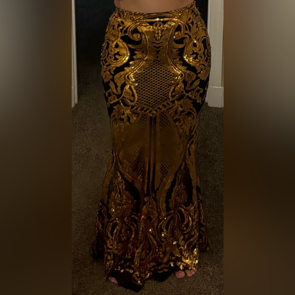 Fashion nova black/gold sequins skirt